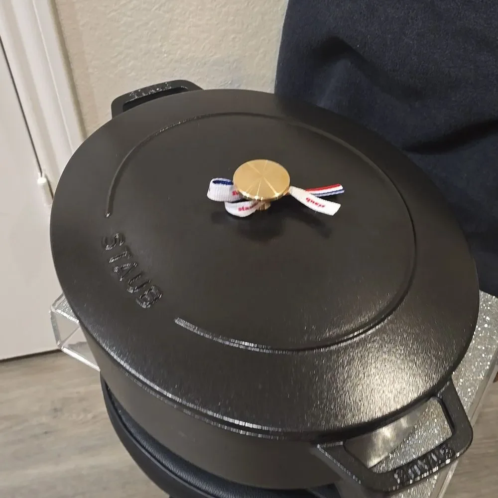 Staub Enameled Cast Iron French Oven‎ 6 1/4QT- Matte Black